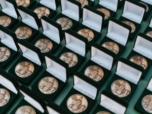 Vecāki vēl var pagūt pieteikties jaundzimušo medaļai