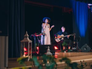 Morē izskanēja “Pagalma romances”; atvērta izstāde “Vasarraibumi”