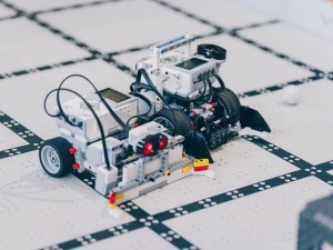 Skolēni Inčukalnā, Mālpilī un Raganā varēs bez maksas apgūt robotiku un mehatroniku