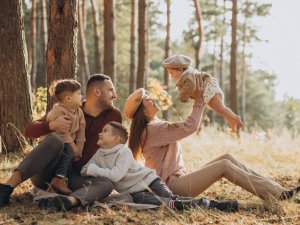 Daudzbērnu ģimenes aicinātas atjaunot Siguldas novada pašvaldības daudzbērnu ģimeņu statusu