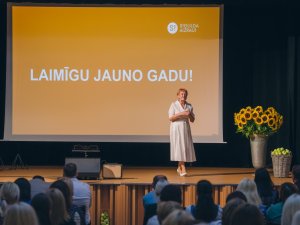 Novada pedagogi tiekas ikgadējā Zinību dienai veltītā pasākumā