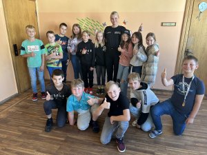 Krimuldas vidusskolas 4. klašu skolēni saņem velosipēda vadītāja apliecības