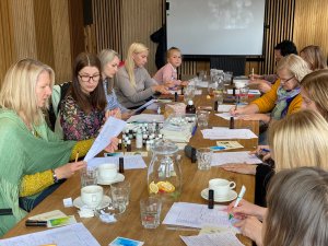 Noslēgušās meistarklases “Aromāts iedvesmo – Dabīgu smaržu gatavošanas darbnīcas”