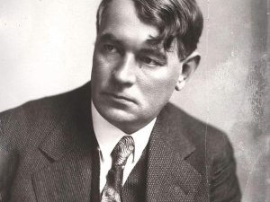 Kārļa Zāles piemiņai Inčukalna bibliotēkā eksponēta viņam veltīta izstāde