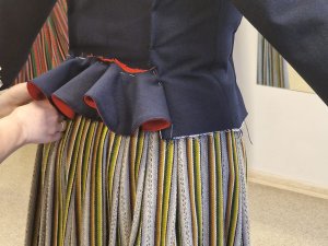 Deju kolektīvs “Sidgunda” papildina tērpu klāstu