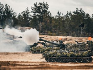 Ādažu poligonā plānota kaujas šaušana ar lielgabalu un ložmetēju