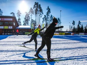 Novadnieki var apmeklēt bezmaksas distanču slēpošanas nodarbības