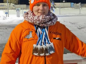 “Raganas roņi” ziemas peldēšanas festivālā izcīna četras medaļas