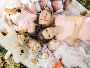 Par iespējām kļūt par audžuģimeni, aizbildni, viesģimeni vai adoptētāju