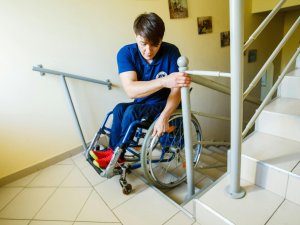 Cilvēkiem ar kustību traucējumiem ir iespēja pieteikties atbalstam savas dzīves vietas pielāgošanai