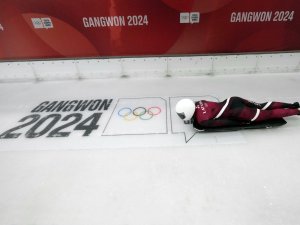 Skeletonistes Dārta Neimane un Laura Lēģere izcīna medaļas Jaunatnes Ziemas olimpiskajās spēlēs