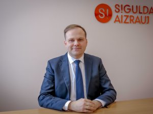 Ar deputātu balsu vairākumu par pašvaldības domes priekšsēdētāju ievēlēts Linards Kumskis