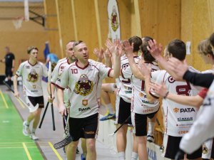 Florbola komanda “SK Coyote/Tobio” mājas spēlē uzvar pretiniekus