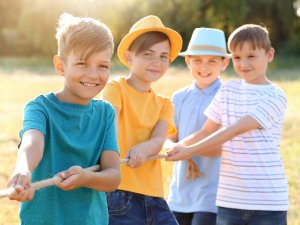 Izsludināts projektu konkurss bērnu un jauniešu vasaras nometņu atbalstam