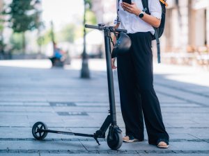 Atsākusies elektroskrejriteņu sezona; aicinām nebūt pārgalvīgiem un ievērot noteikumus