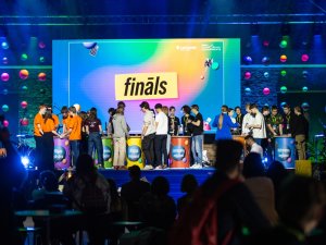 Novadnieki iekļūst erudīcijas konkursa “FIZMIX Eksperiments” pusfinālā 