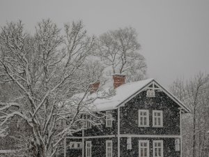 22. aprīlī izsludināts oranžais brīdinājums par stipru snigšanu; iedzīvotājus aicina būt piesardzīgiem