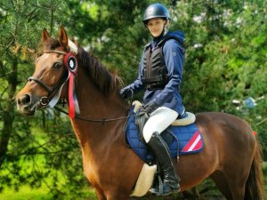 Novadniecei ar godalgu aizvadītas jātnieku sporta sacensības Lietuvā 