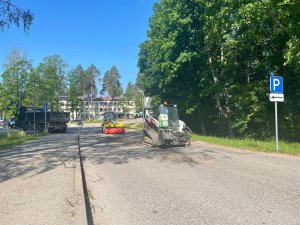 Novadā turpinās asfaltbetona seguma bedrīšu remontdarbi