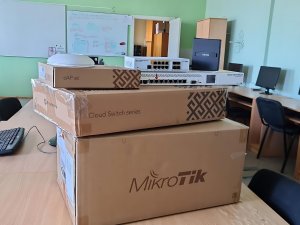 Izglītības iestādes dāvinājumā saņem iekārtas bezvadu interneta tīkla uzlabošanai