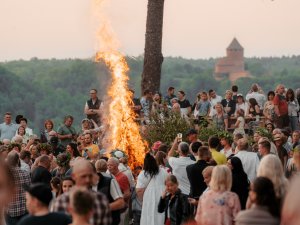 Pavadi Līgo nakti Siguldas pilsdrupu estrādē
