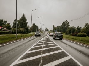 Turpmāk nevarēs izvietot reklāmu valsts autoceļiem piederošā ceļu zemes nodalījuma joslā 