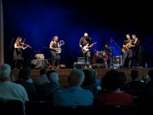 Norisinājies Stilizētais ugunskura vakars Lēdurgas Kultūras namā