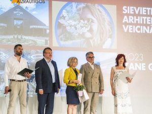 Satiec aizrautīgos: Vides attīstības plānotāja Zane Gatere saņem balvu par arhitektūras veicināšanu