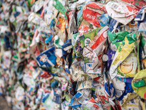 Aicina šķirot dzērienu kartona iepakojumu pakas