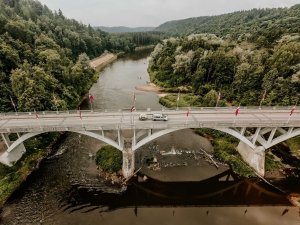 Pašvaldības ziedotie transportlīdzekļi un iedzīvotāju saziedotās preces sāk ceļu uz Ukrainu