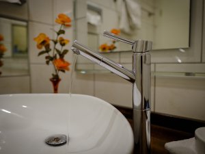 Ūdensvada avārijas dēļ īpašumiem Lēdurgā pārtraukta ūdens padeve