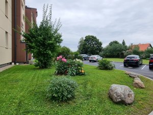 Konkursā par sakoptāko pagalmu piedalās daudzdzīvokļu māja Siguldā