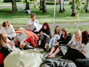 Piedalies Zinību dienas svinībās “Uzlāde” 2. septembrī Raiņa parkā