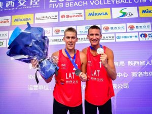 Novadniekiem sudraba medaļa U-19 pasaules čempionātā pludmales volejbolā