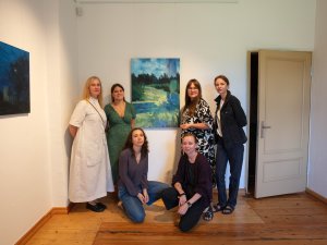 Siguldas Jaunajā pilī atklāta izstāde “Blakus Parādības”