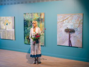 Atklāta krāšņa Gitas Šmites izstāde “Klusā daba ar mierlaiku mantojumu”