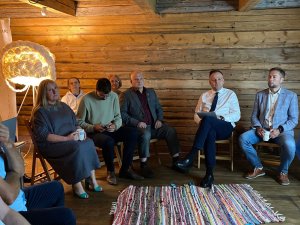 Aizvadīta Ziedoņa muzeja un Murjāņu iedzīvotāju tikšanās ar novadu mēriem