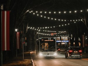 Uzstādot svētku dekorācijas, būs ierobežota apstāšanās un stāvēšana Pils ielā, Siguldā